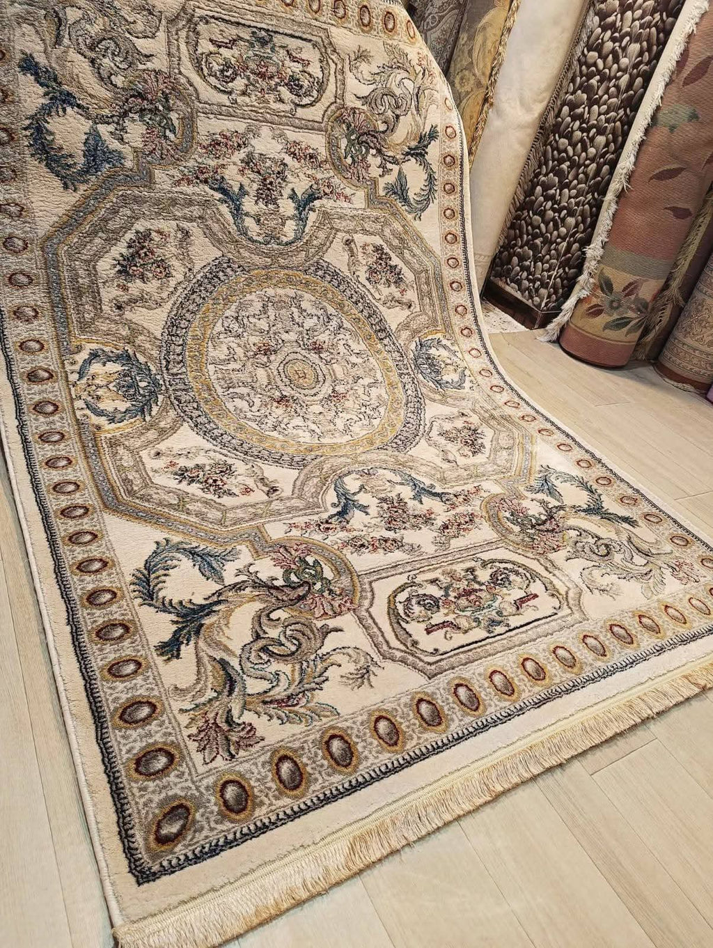 Premium Turkish Kashmir Silk Rug (pre_Owend) like New