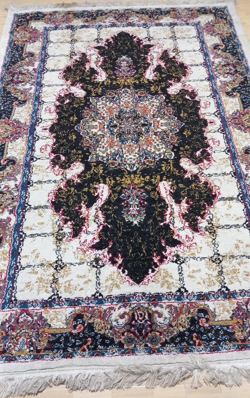 Premium Iranian Wool Rug – Like New