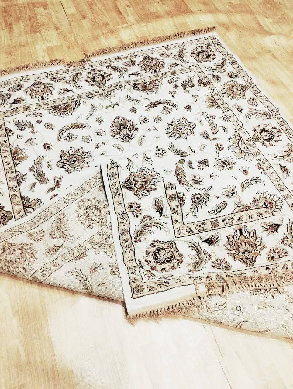 Pre-owned Elegant Iranian Rug - like New