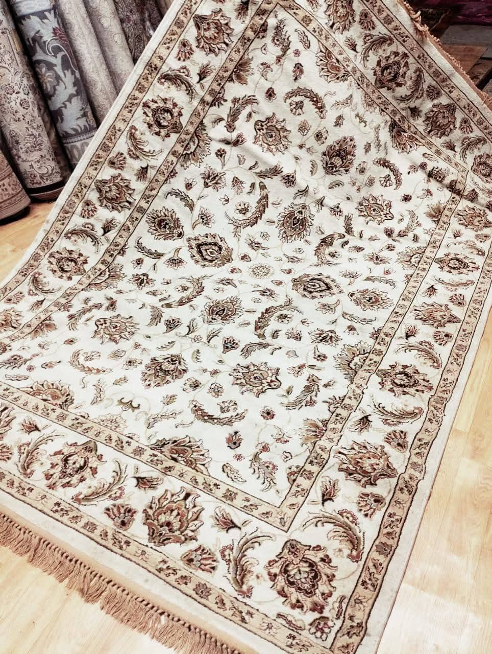 Pre-owned Elegant Iranian Rug - like New