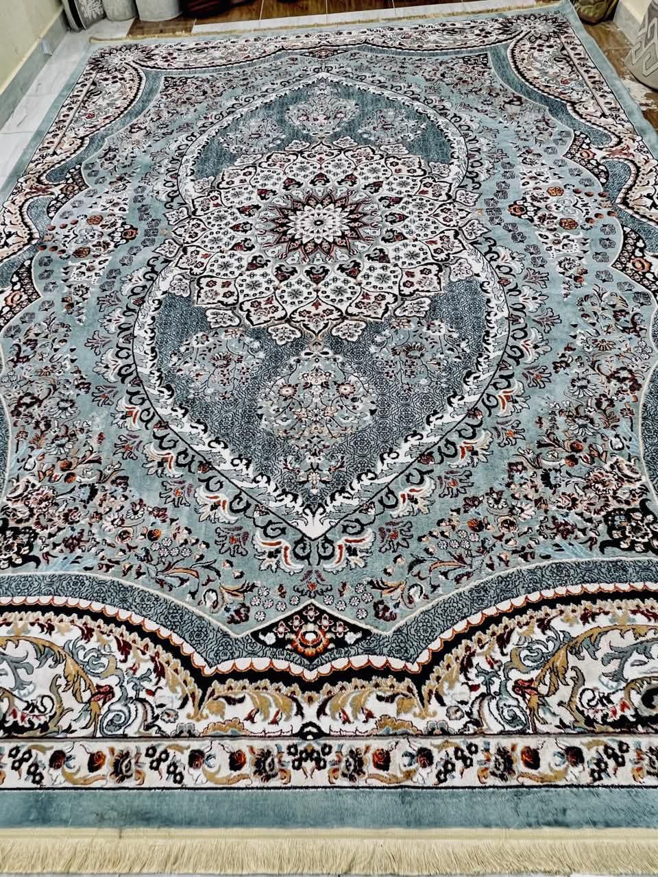 Isfahan Silk Rug – Like New