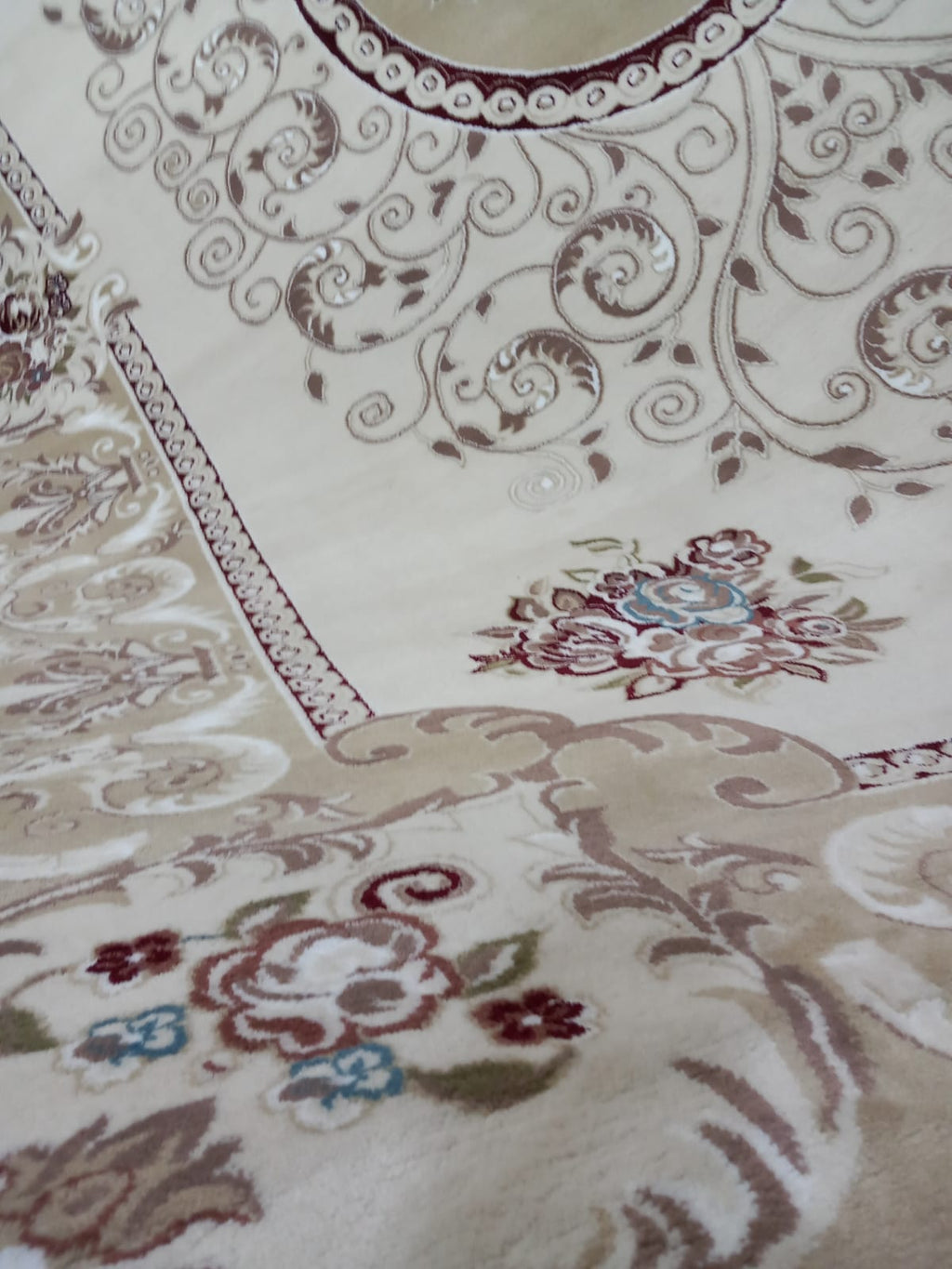 Rare Isfahan Aubusson Design Rug – like New