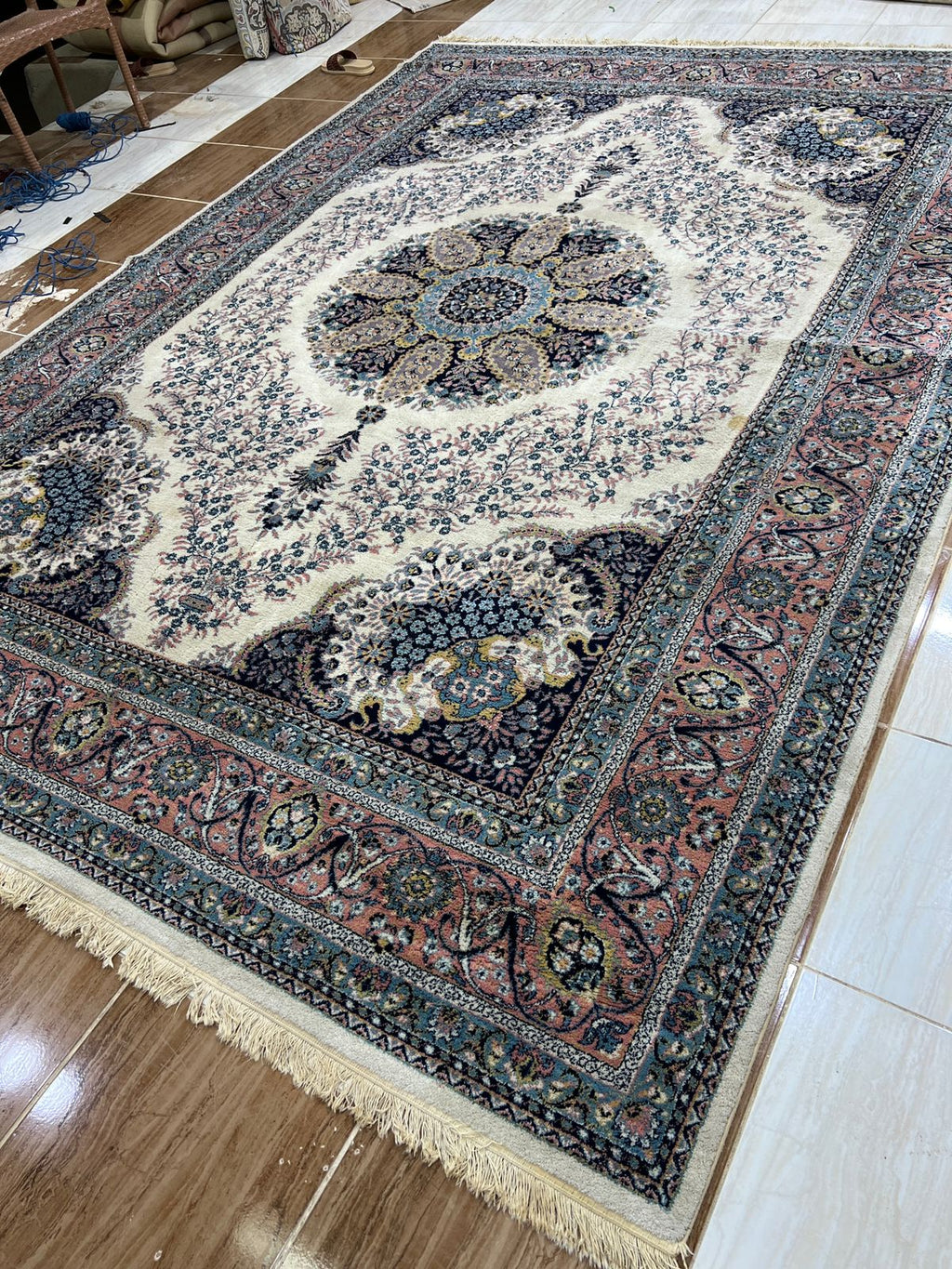 Luxury Natural Sheep Wool Rug- (pre_Owend) like New