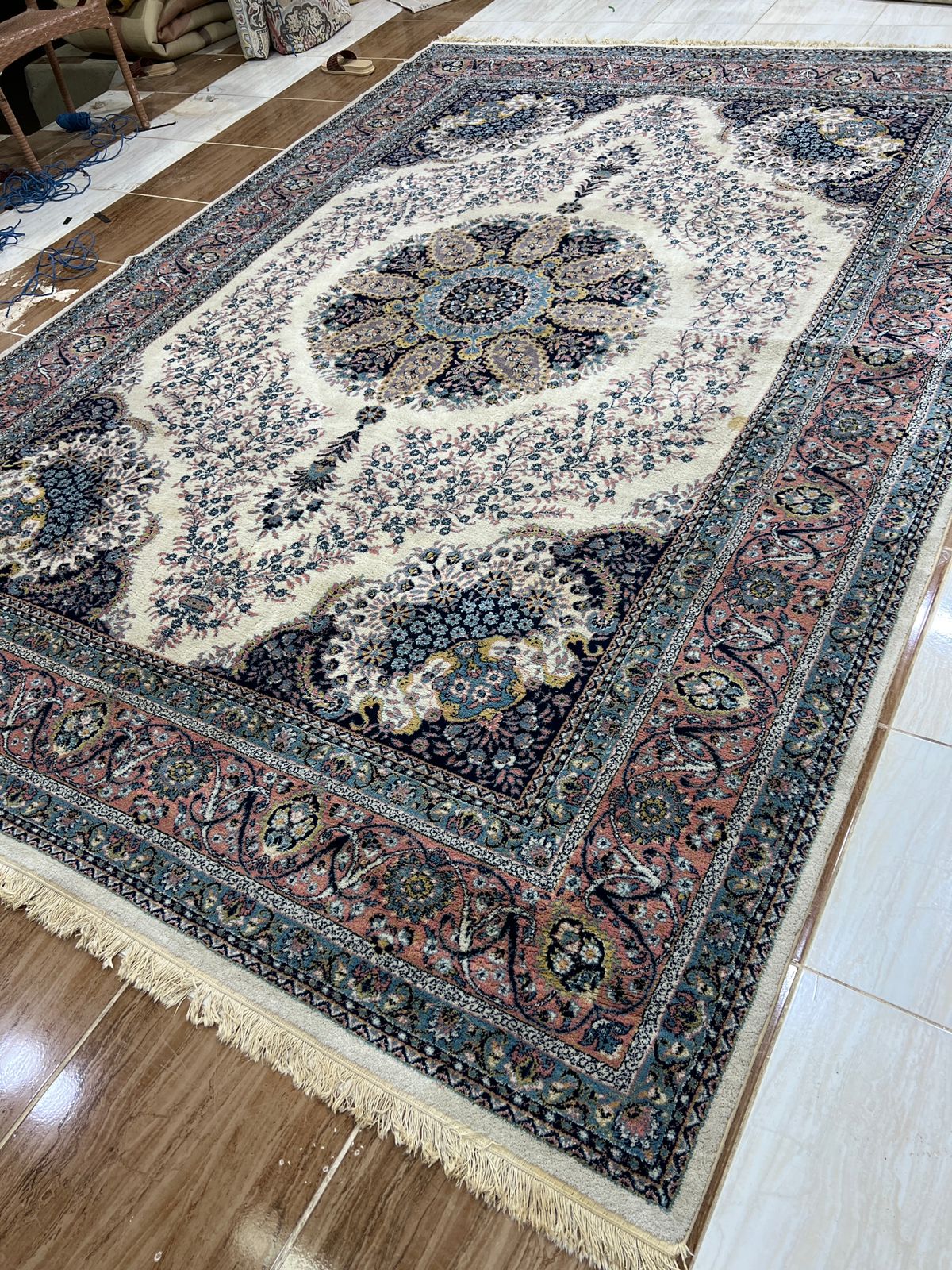 Luxury Natural Sheep Wool Rug- (pre_Owend) like New