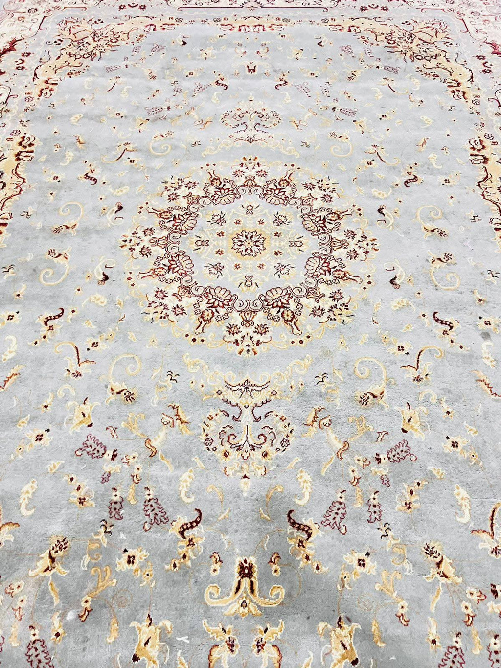 Rare Luxury Rug – like New