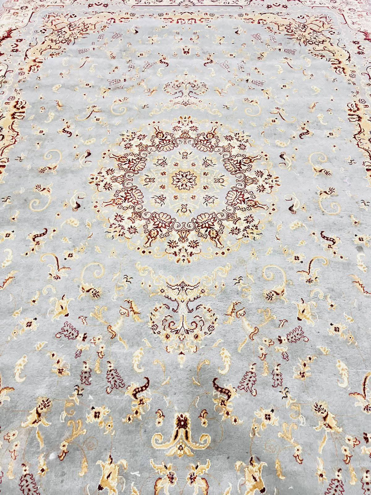 Rare Luxury Rug – like New