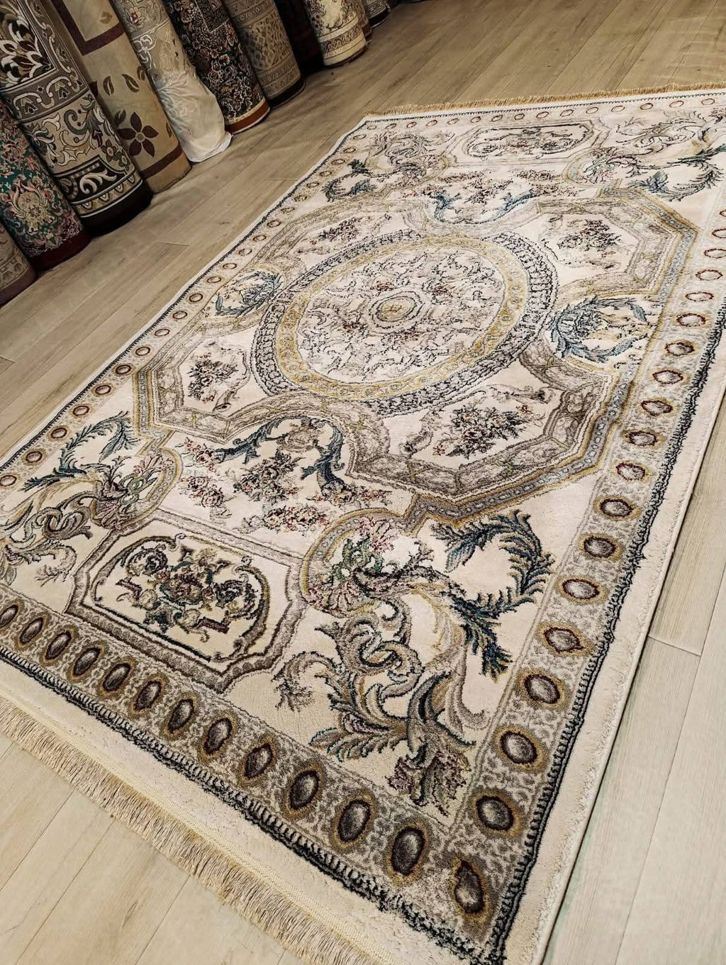 Premium Turkish Kashmir Silk Rug (pre_Owend) like New