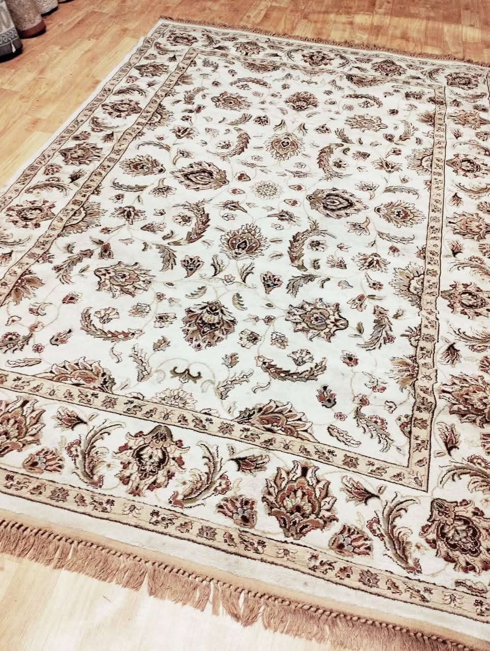 Pre-owned Elegant Iranian Rug - like New