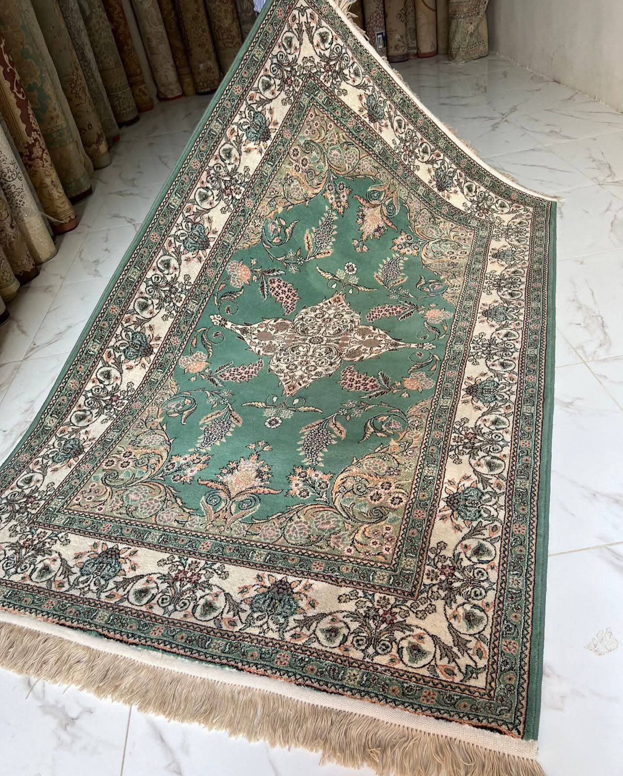 Pre-owned Luxury Iranian Natural Wool Rug - like New