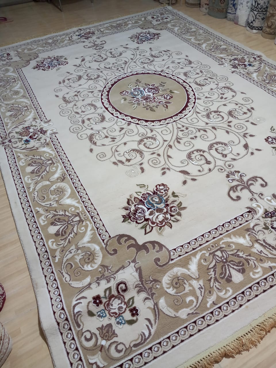 Rare Isfahan Aubusson Design Rug – like New