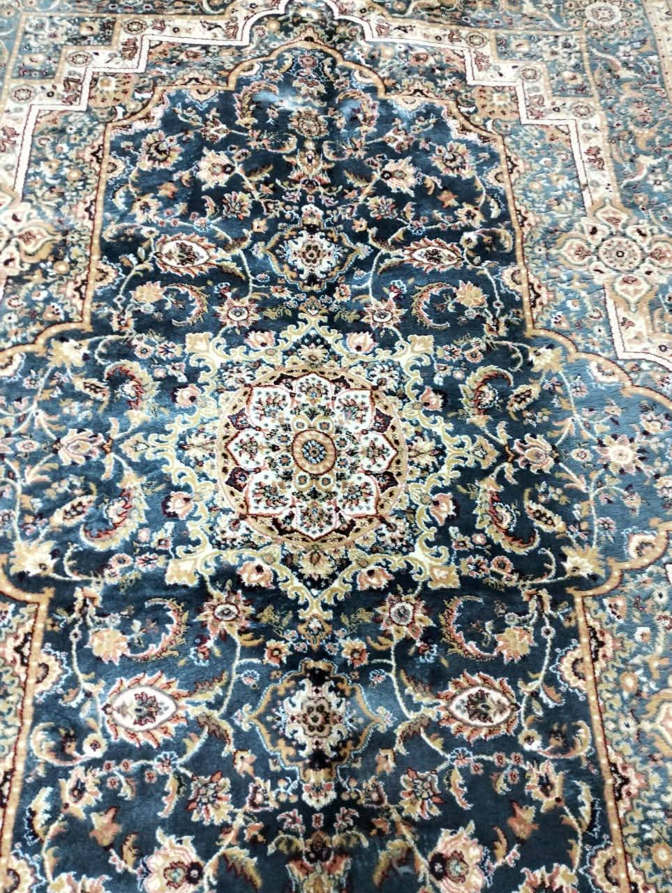 Pre-owned Luxury Isfahan Silk Rug - like new