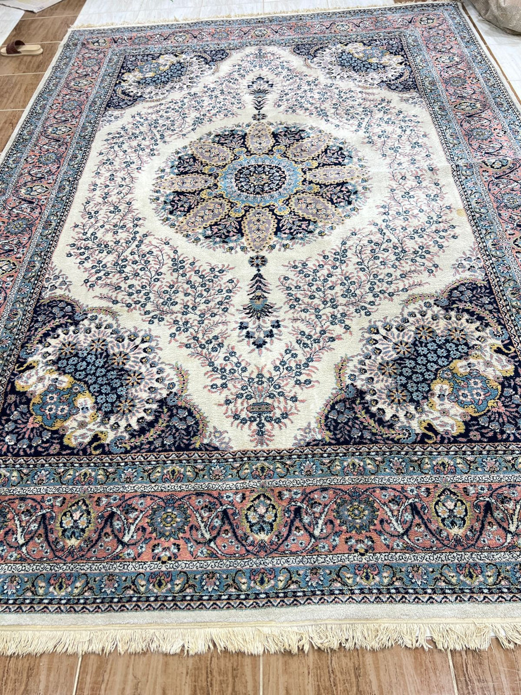 Luxury Natural Sheep Wool Rug- (pre_Owend) like New