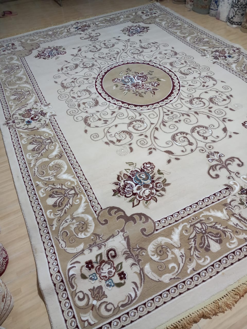 Rare Isfahan Aubusson Design Rug – like New