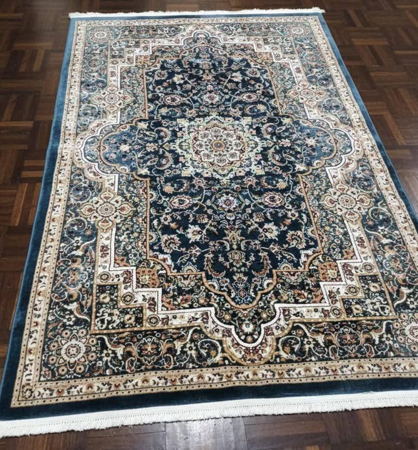 Pre-owned Luxury Isfahan Silk Rug - like new