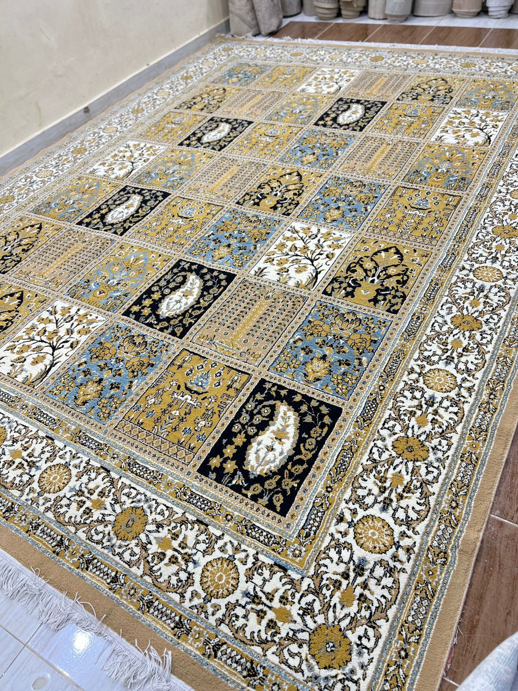 Persian Bakhtiari Rug  - Premium Iranian Wool (pre_Owend)