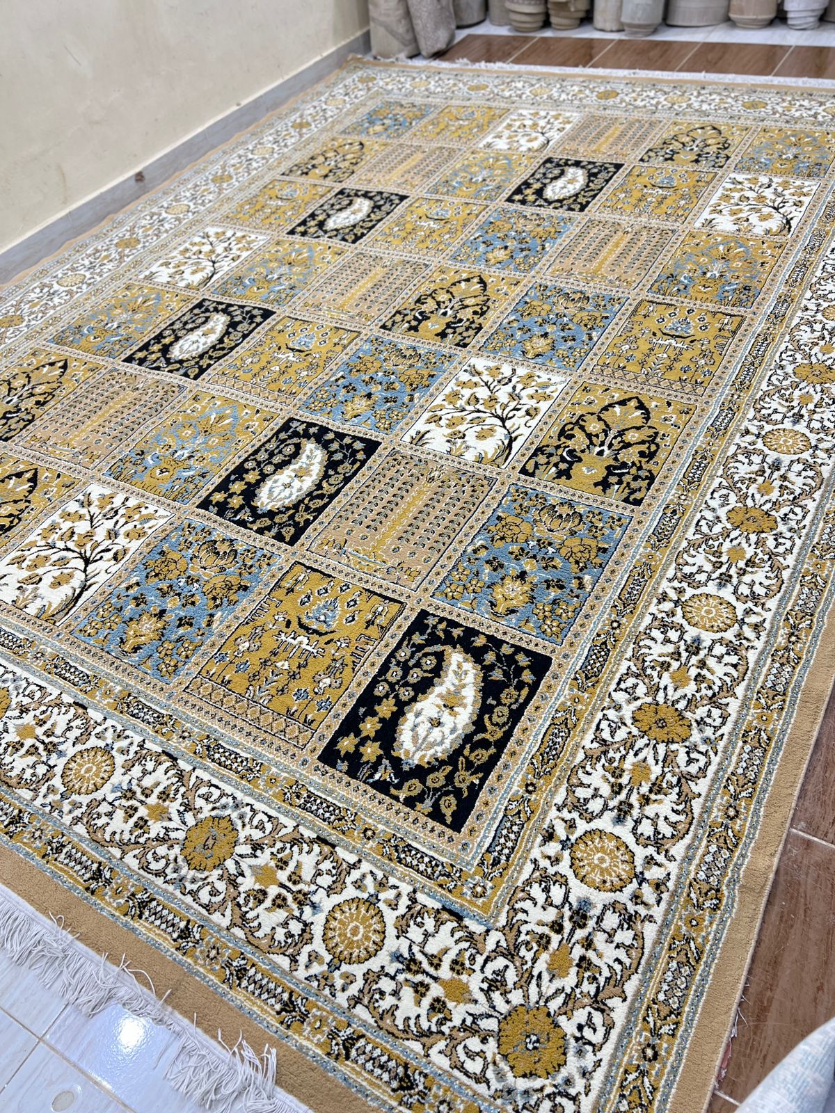 Persian Bakhtiari Rug  - Premium Iranian Wool (pre_Owend)