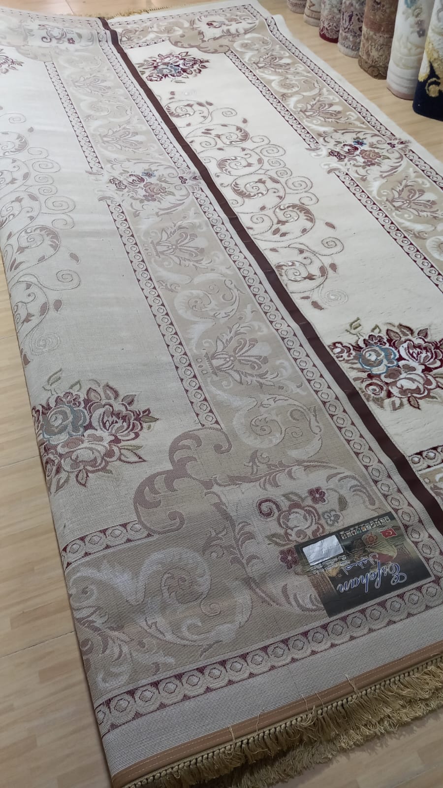 Rare Isfahan Aubusson Design Rug – like New